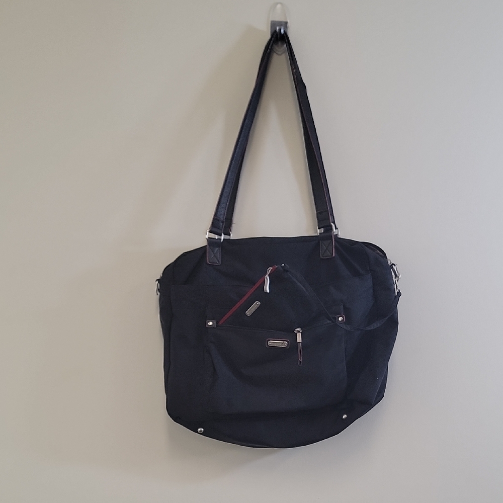Elegant Black Shoulder Bag with Red Accents